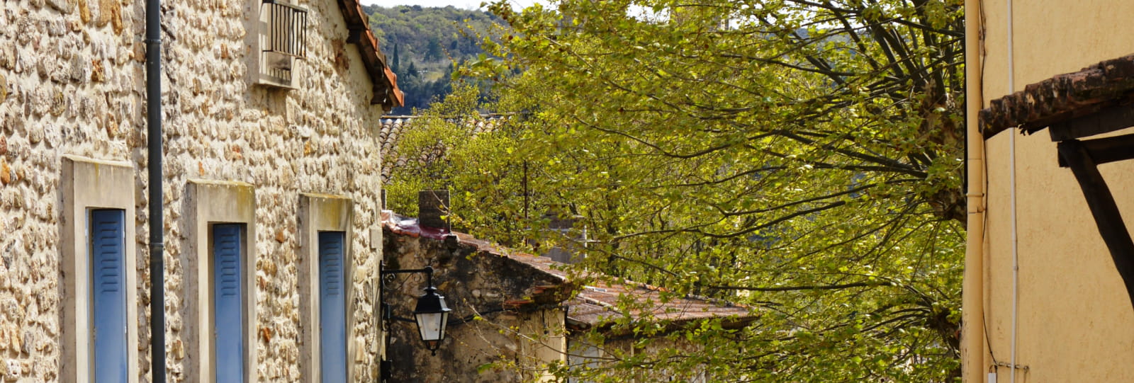 De silhouettes en silhouettes : Au gré des ruelles et sentiers